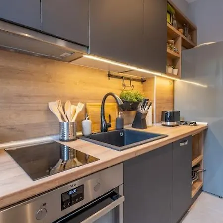 Daire Calm, Luxury Apartment, Premium Location At Ndk! *