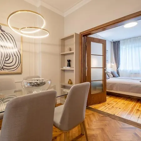 Calm, Luxury Apartment, Premium Location At Ndk! Daire