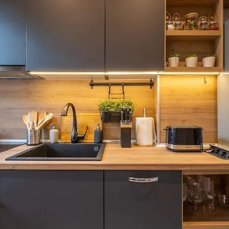 Calm, Luxury Apartment, Premium Location At Ndk! Lejlighed