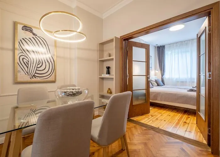 Calm, Luxury Apartment, Premium Location At Ndk! Apartament