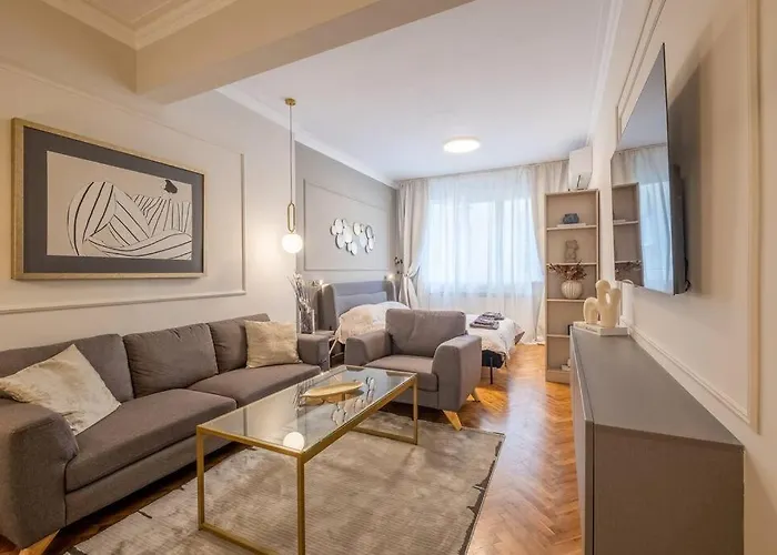 Calm, Luxury Apartment, Premium Location At Ndk! Apartament