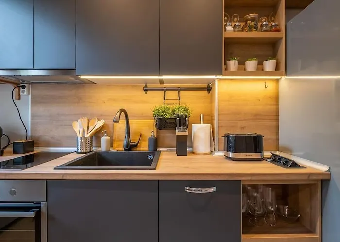 Calm, Luxury Apartment, Premium Location At Ndk! Apartament