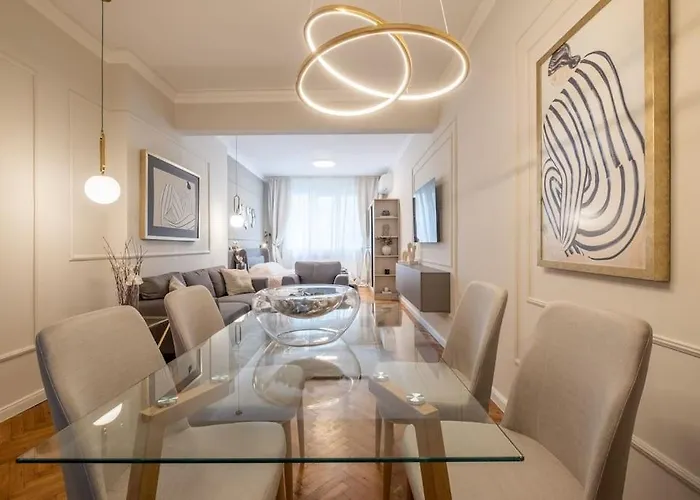 Calm, Luxury Apartment, Premium Location At Ndk! Apartament