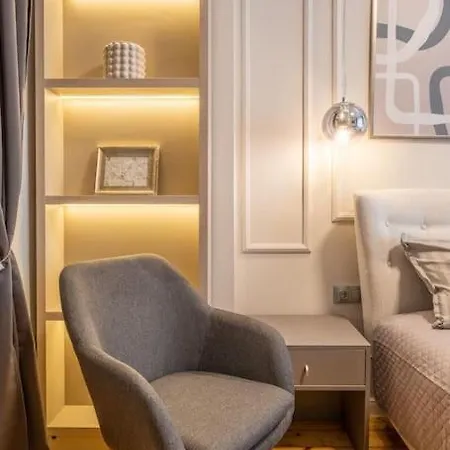 Daire Calm, Luxury Apartment, Premium Location At Ndk! *